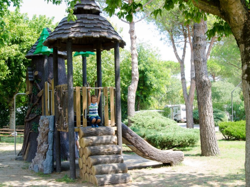 playground per esterni magic forest 415 f4 campeggi