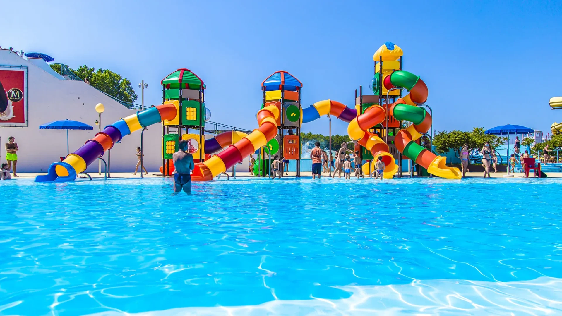 Découvrez nos toboggans pour piscine