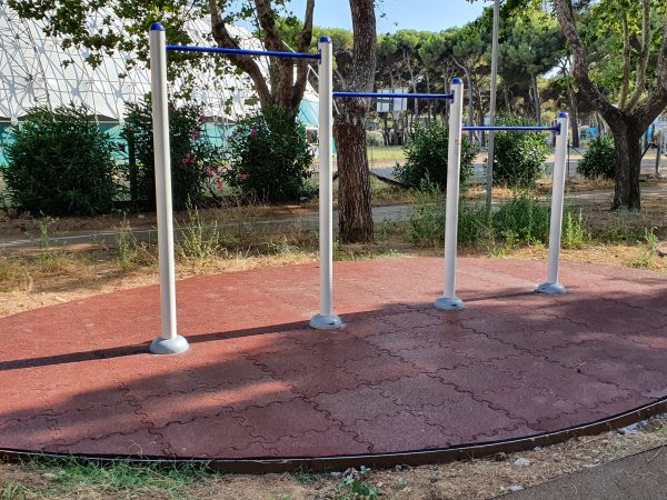 area attrezzi fitness palestra per esterni calisthenics parco pubblico 1