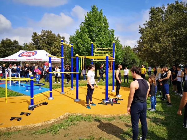 area attrezzi fitness palestra per esterni calisthenics parco pubblico 3