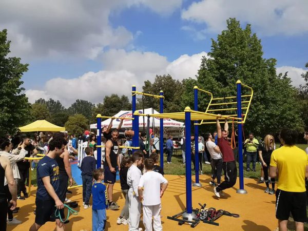 area attrezzi fitness palestra per esterni calisthenics parco pubblico 4