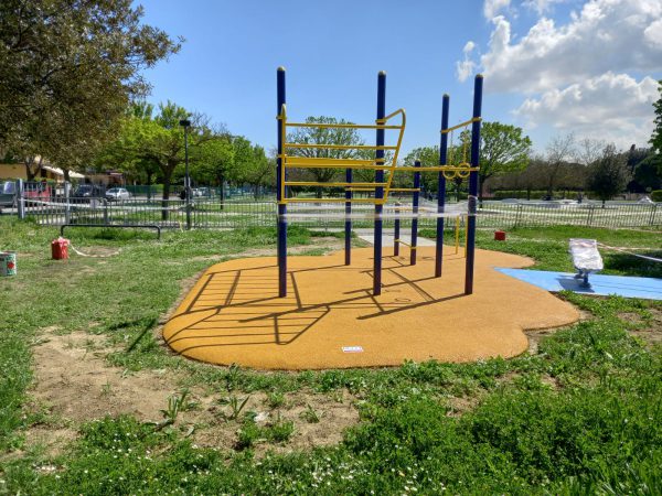 area attrezzi fitness palestra per esterni calisthenics parco pubblico 5