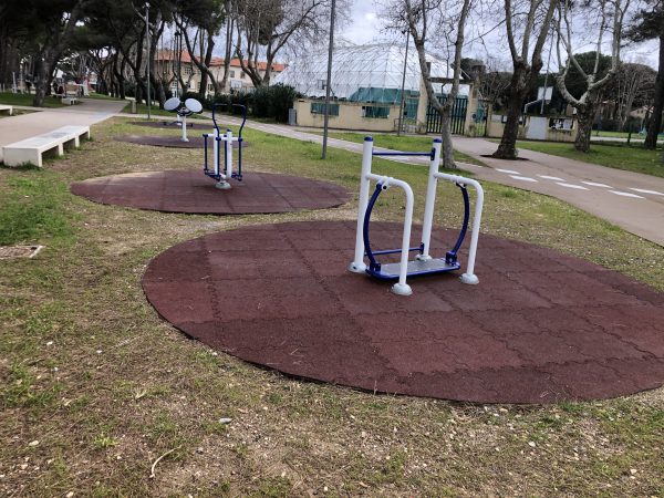 area attrezzi fitness palestra per esterni parco pubblico 3