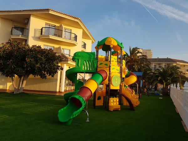 area giochi esterna hotel valencia 3