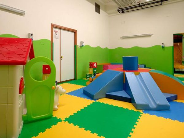 area giochi indoor baby park family center spoleto 1