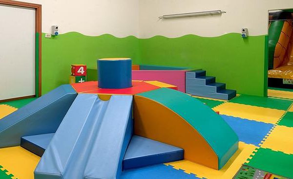 area giochi indoor baby park family center spoleto 6