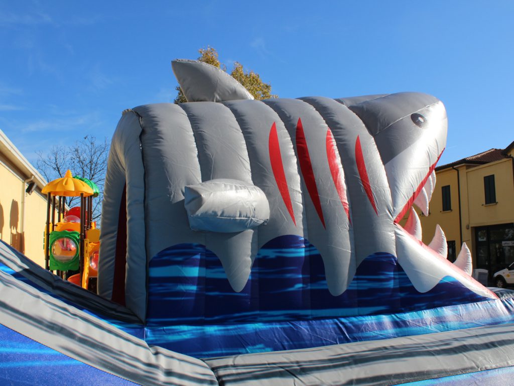 gioco gonfiabile scivolo shark slide f4