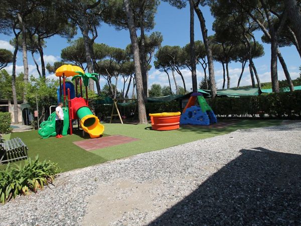 parco giochi esterno campeggio marina di massa 3