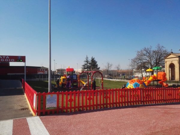 parco-giochi-esterno-centro-commerciale-modena-5