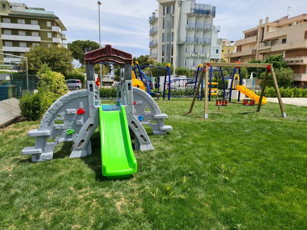 parco giochi esterno family hotel giulianova 1