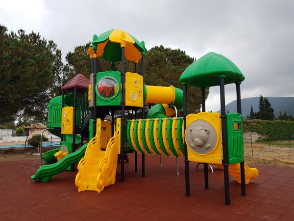 parco giochi esterno villaggio 4