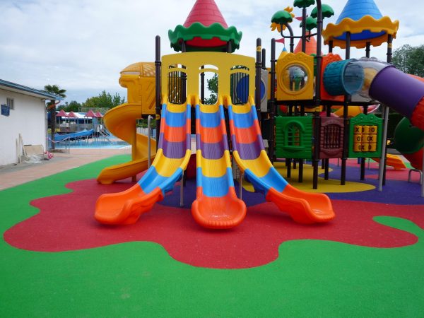 parco giochi pavimentazione colata esterno asti 5