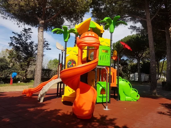 realizzazione campeggio e villaggio francia f3 parco giochi bambini