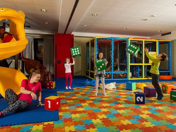 realizzazione family hotel val di fassa f1 area giochi al chiuso