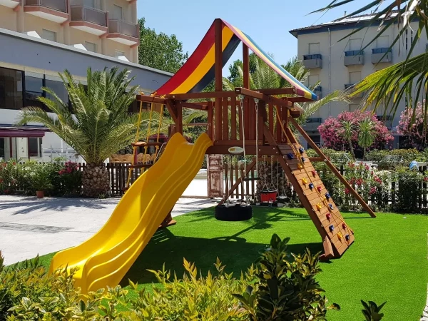 realizzazione hotel rimini f2 parco giochi per esterni