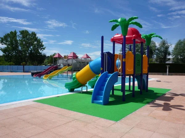 realizzazione piscina asti f7 parco giochi per esterni