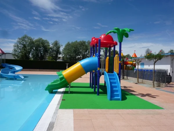 realizzazione piscina asti f8 parco giochi per esterni