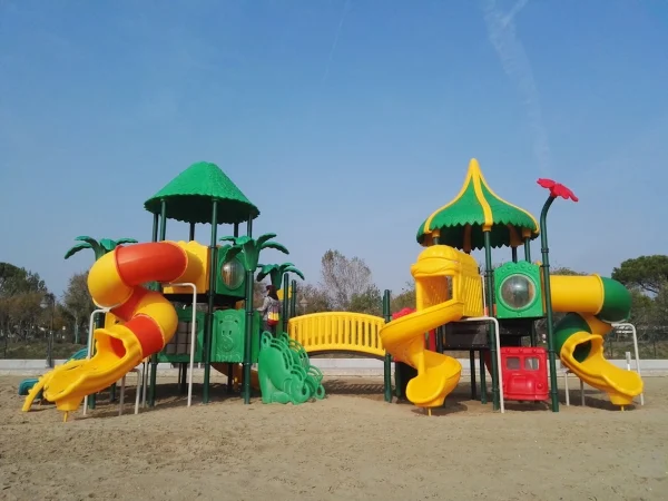 realizzazione stabilimento balneare caorle f1 parco giochi bambini