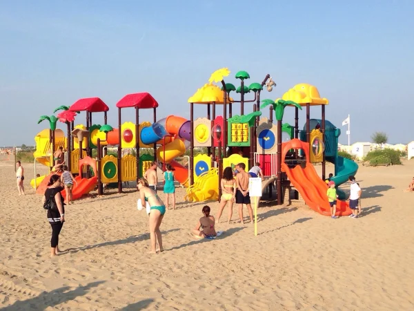 realizzazione stabilimento balneare caorle f5 parco giochi bambini