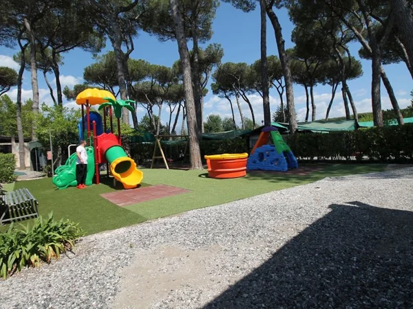 realizzazione villaggio e campeggio partaccia massa f3 area giochi outdoor