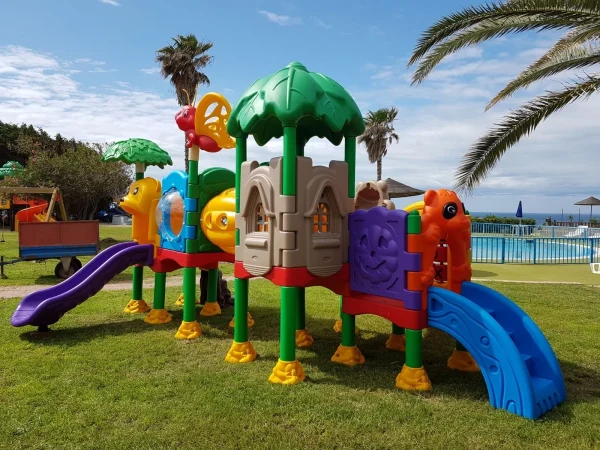 realizzazione villaggio e campeggio th resort f10 parco giochi bambini