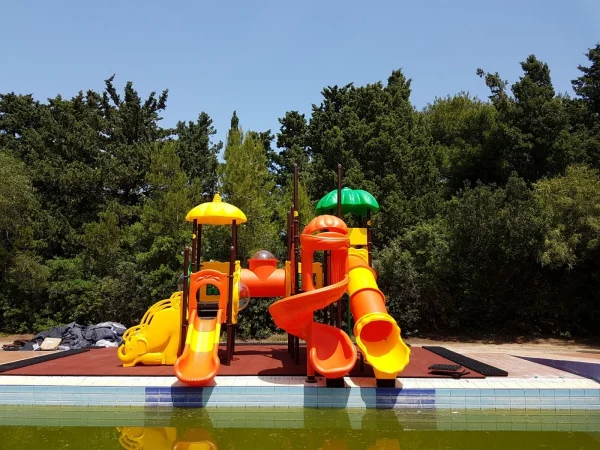 realizzazione villaggio e campeggio th resort f12 area giochi piscine