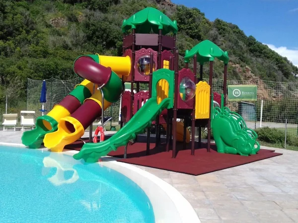 realizzazione villaggio e campeggio th resort f14 area giochi piscine