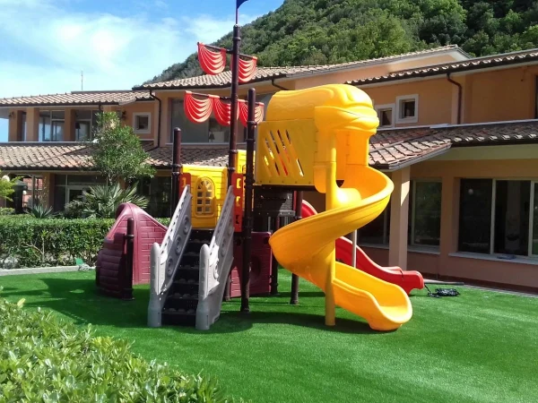 realizzazione villaggio e campeggio th resort f3 parco giochi bambini