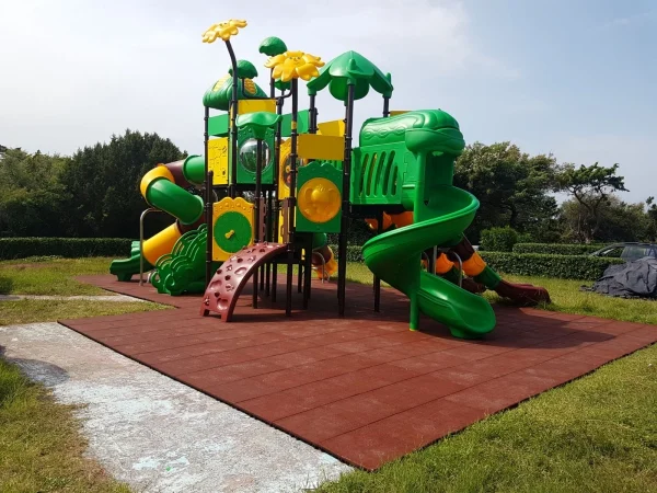 realizzazione villaggio e campeggio th resort f5 parco giochi bambini