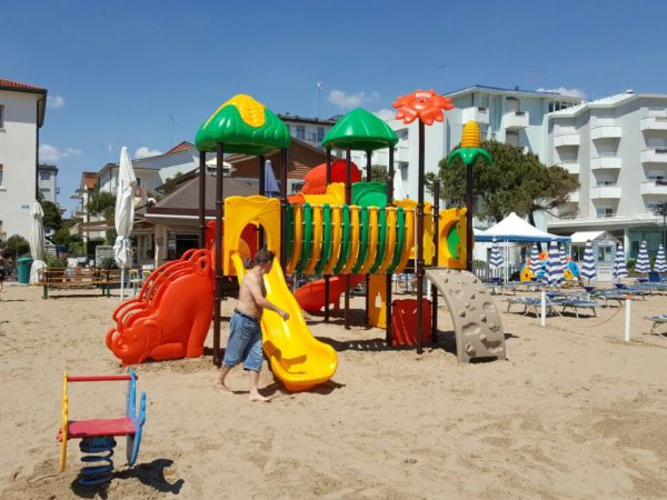 area giochi esterna fantacastello spiaggia lido jesolo 3