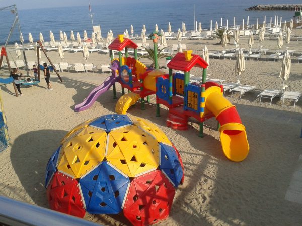 area giochi stabilimento balneare spiaggia loano sv 1