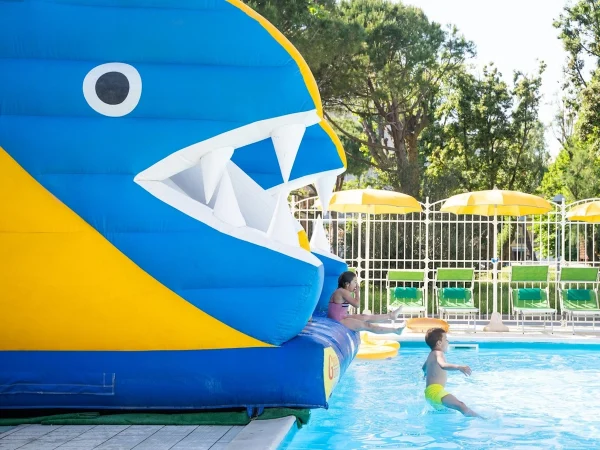 realizzazione family hotel rimini f3 area giochi gonfiabili acquatici