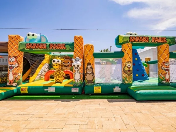 realizzazione family hotel rimini f4 area giochi gonfiabili