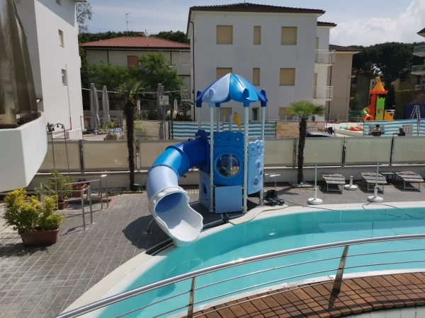 realizzazione family hotel pinarella f3 giochi acquatici