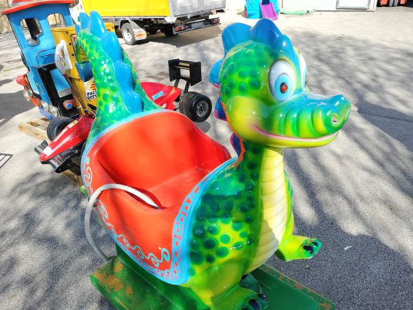 soggetto a dondolo kiddie ride f1 offerta usato