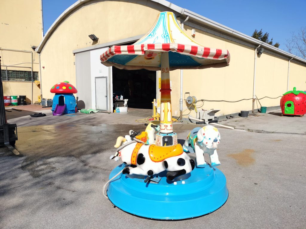 soggetto a dondolo kiddie ride giostra girevole 3 soggetti f1 offerta usato