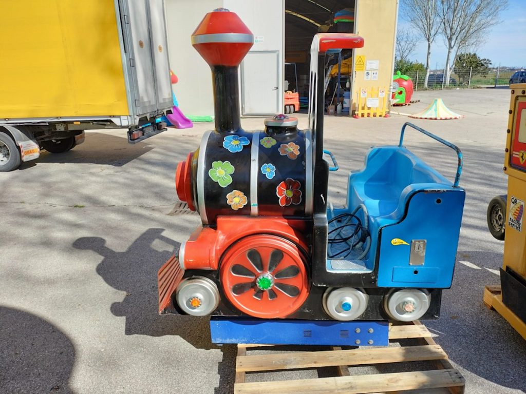 soggetto a dondolo kiddie ride trenino f2 offerta usato