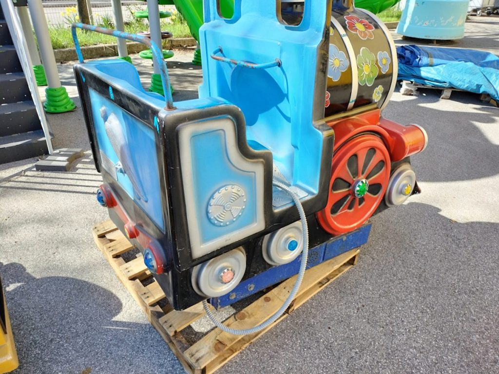 soggetto a dondolo kiddie ride trenino f4 offerta usato