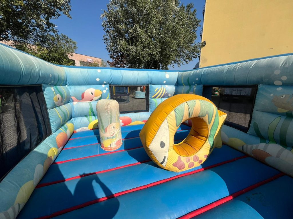 gioco gonfiabile sea world bouncer usato f5