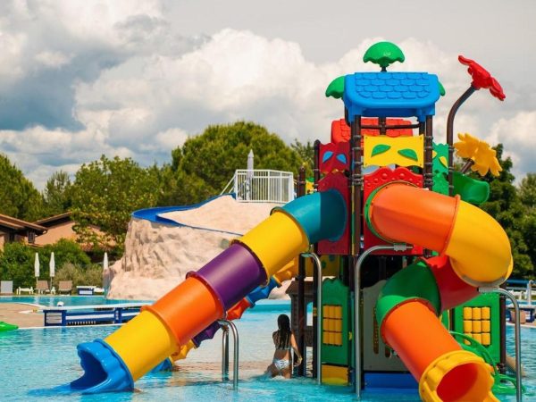 realizzazione piscine villaggio turistico grado f3 playground per esterno