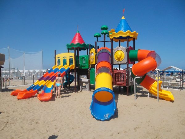 en realizzazione stabilimento balneare cattolica f2 playground per esterni