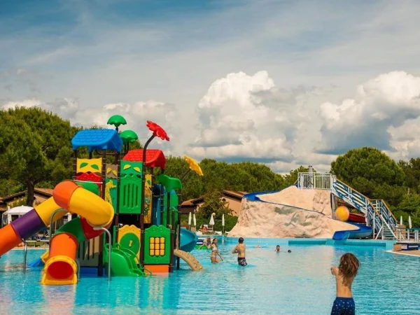 realizzazione villaggio e campeggio grado f2 area giochi piscine