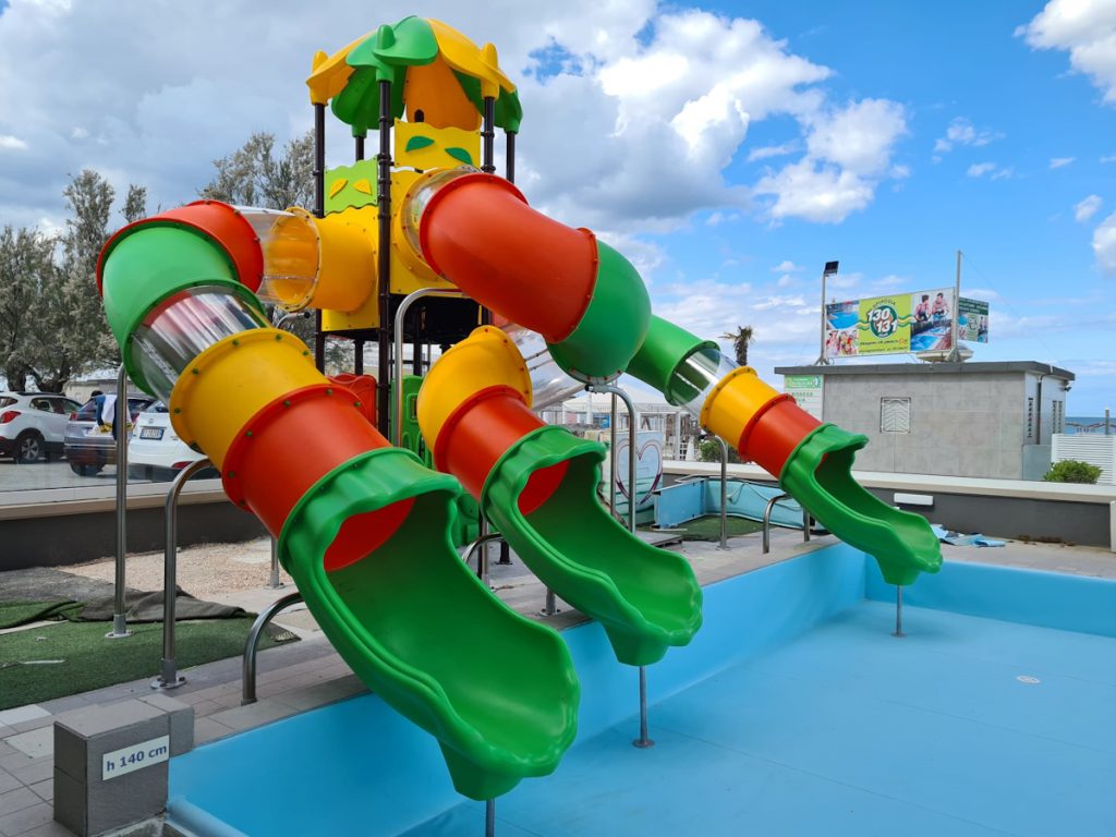 playground per esterni fantacastello per piscine california compact f3 hotel