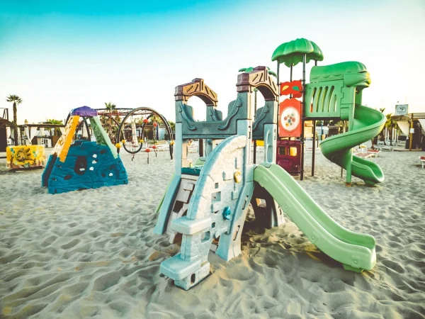 realizzazione stabilimento balneare rosolina mare f2 parco giochi bambino