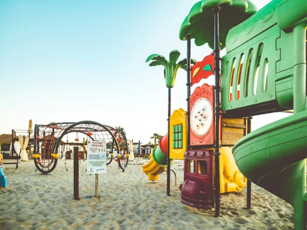 realizzazione stabilimento balneare rosolina mare f3 parco giochi bambino