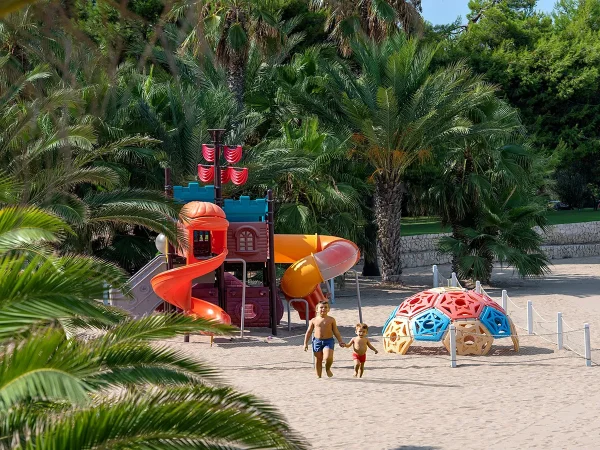 realizzazione stabilimento balneare vieste f2 parco giochi bambini