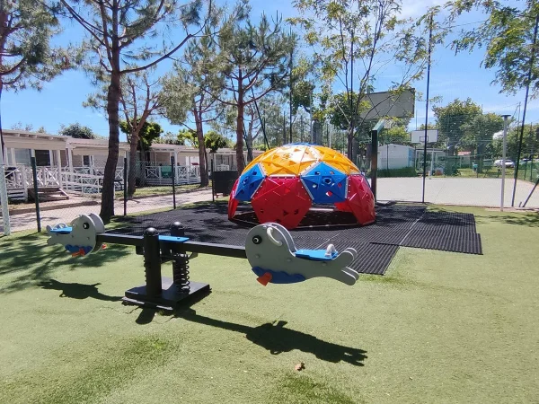 realizzazione villaggio e campeggio martinsicuro f7 area giochi outdoor